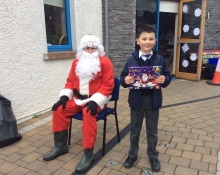 Santa arrives early to the Junior School